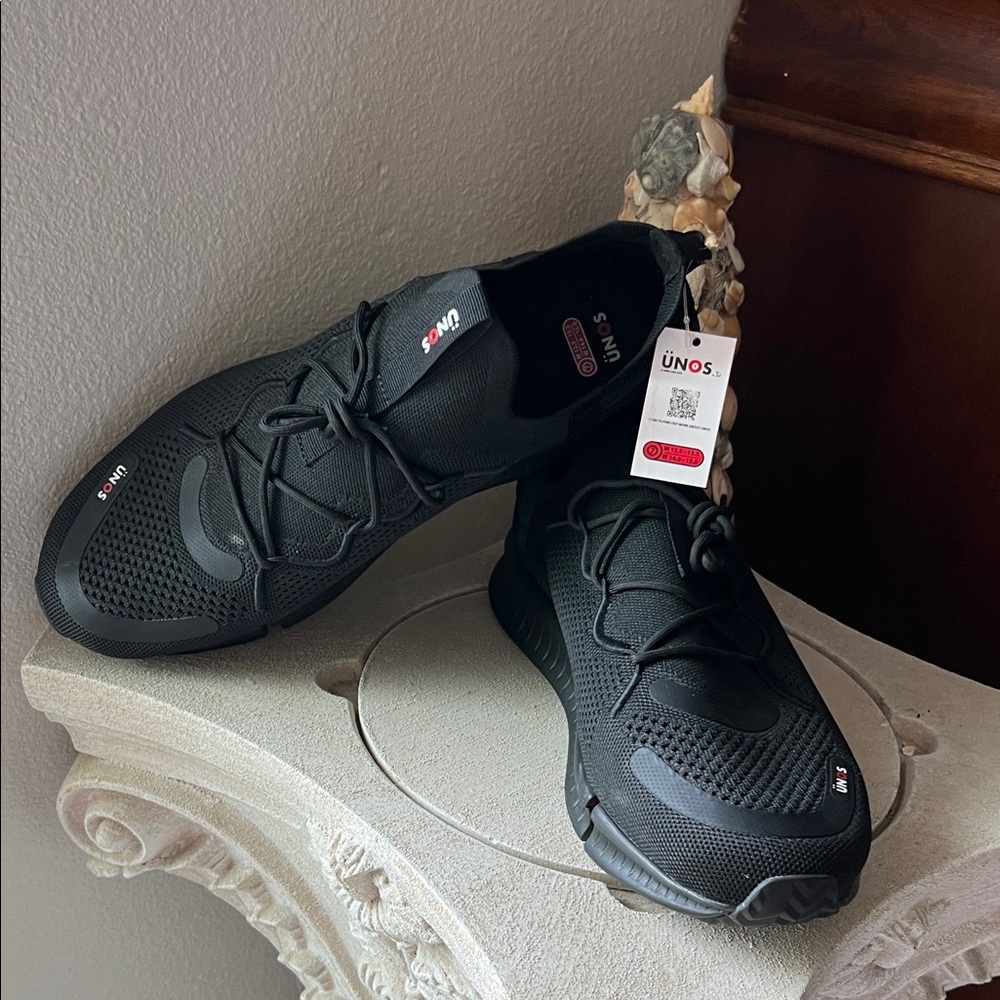 Men's Black Performance Athletic Shoes